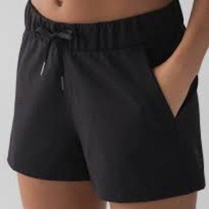 Lululemon On the Fly Short Woven Size 8 Black